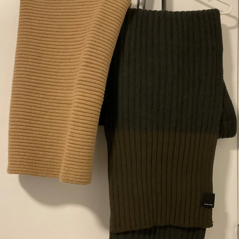 Canada Goose wool scarves, color light brown and dark green - Picture 1 of 3